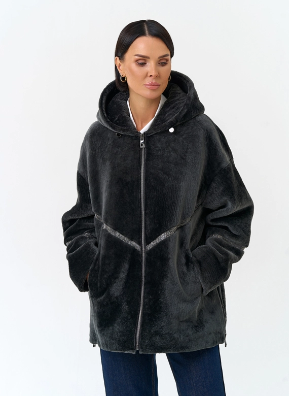 Женская натуральная дубленка с капюшоном фото