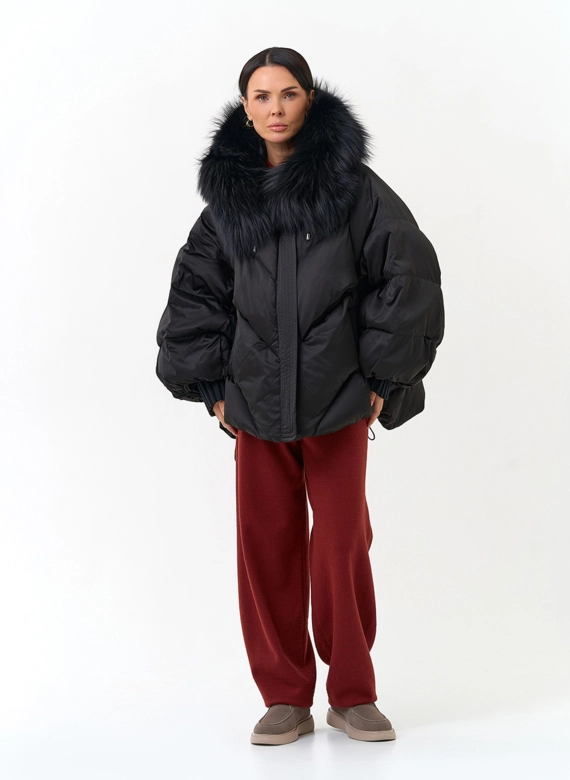 Женский пуховик с мехом чернобурой лисы на капюшоне фото