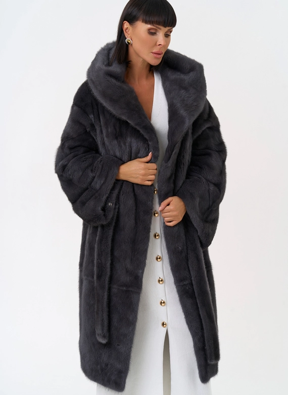 Женская шуба из меха норки с капюшоном 
