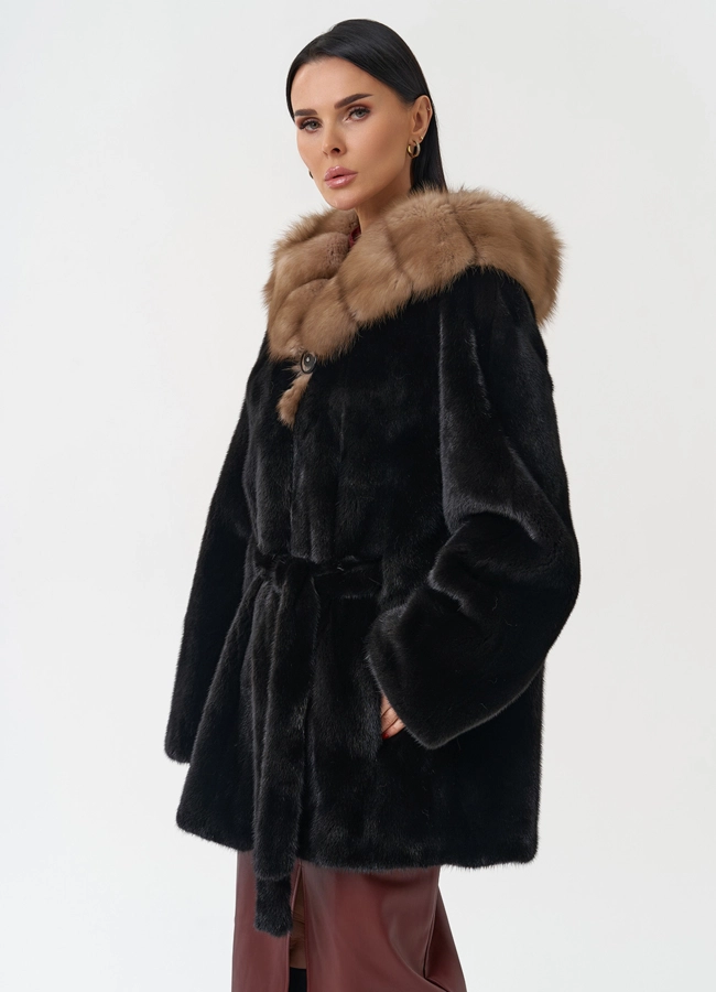 Норковая шуба с капюшоном из меха куницы модель № 30481 универмаг малина