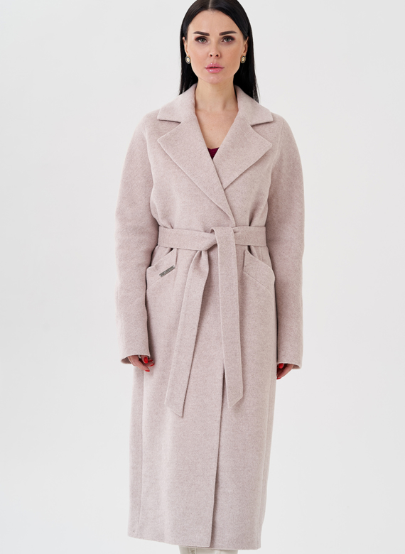 Светлое женское пальто с поясом