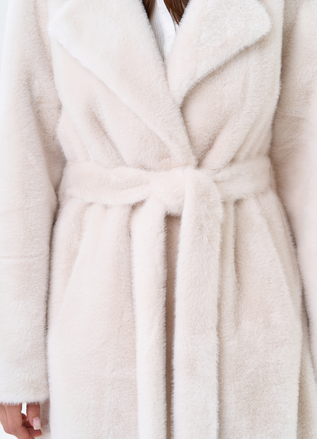 Женское пальто из эко меха с декоративными молниями модель № 31216 универмаг малина