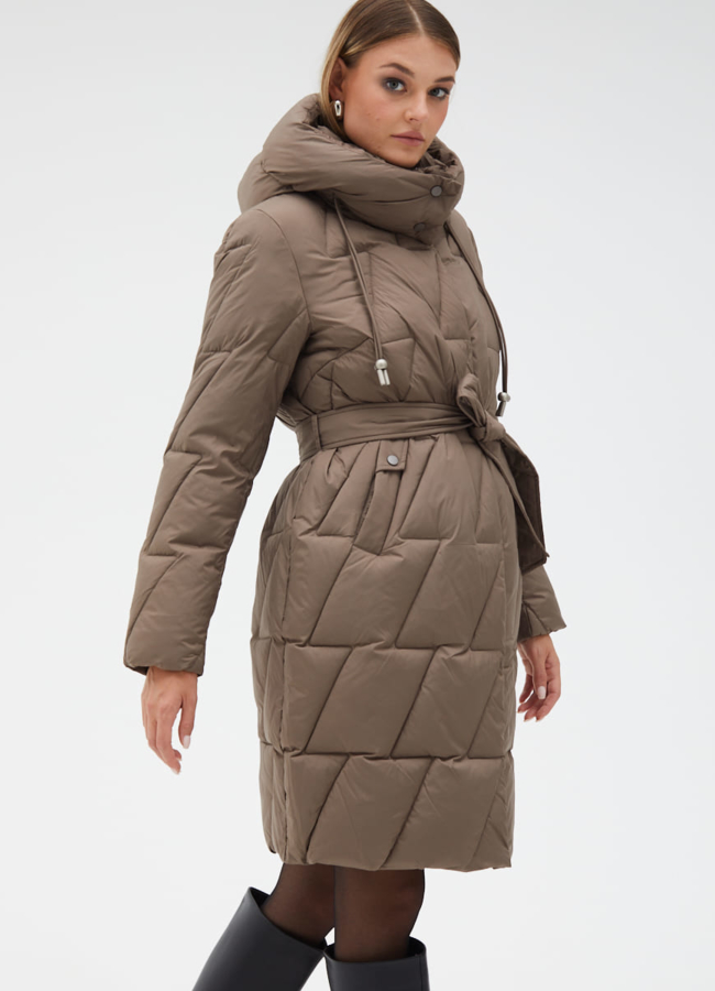 Женский пуховик с поясом модель № 31131 меха малина