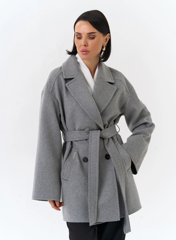 Женское укороченное пальто в сером цвете