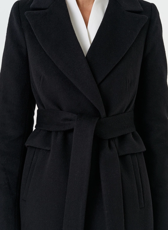 Женское пальто с поясом