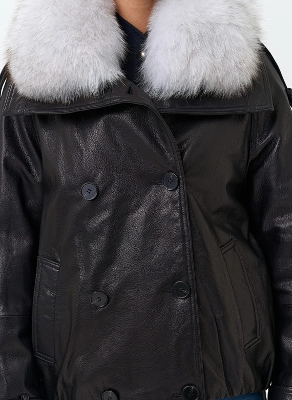 Женский кожаный пуховик с воротником из песца фото
