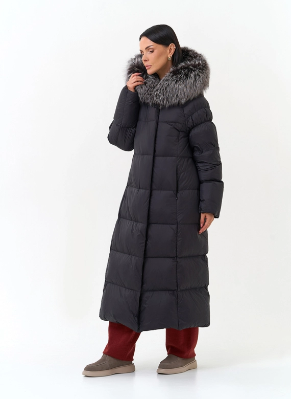 Женский пуховик с мехом чернобурой лисы на капюшоне фото