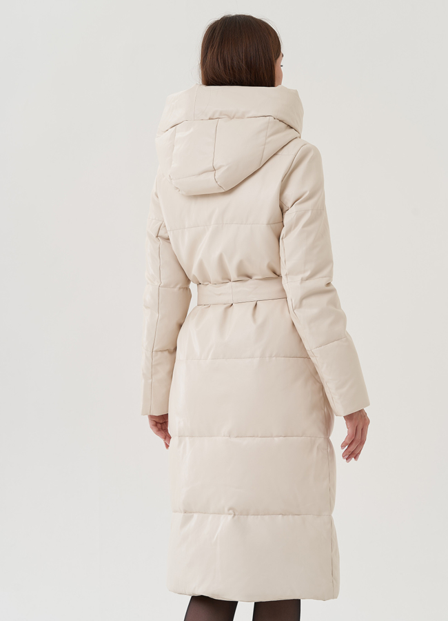 Пуховик из эко кожи молочного цвета с капюшоном модель № 25711 универмаг малина