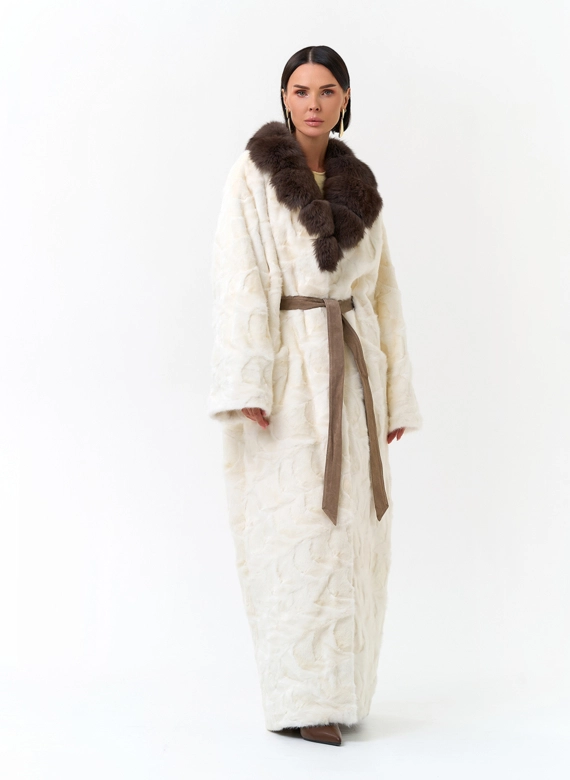Длинная шуба с воротником из меха песца фото