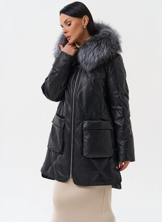 Женский кожаный пуховик с капюшоном