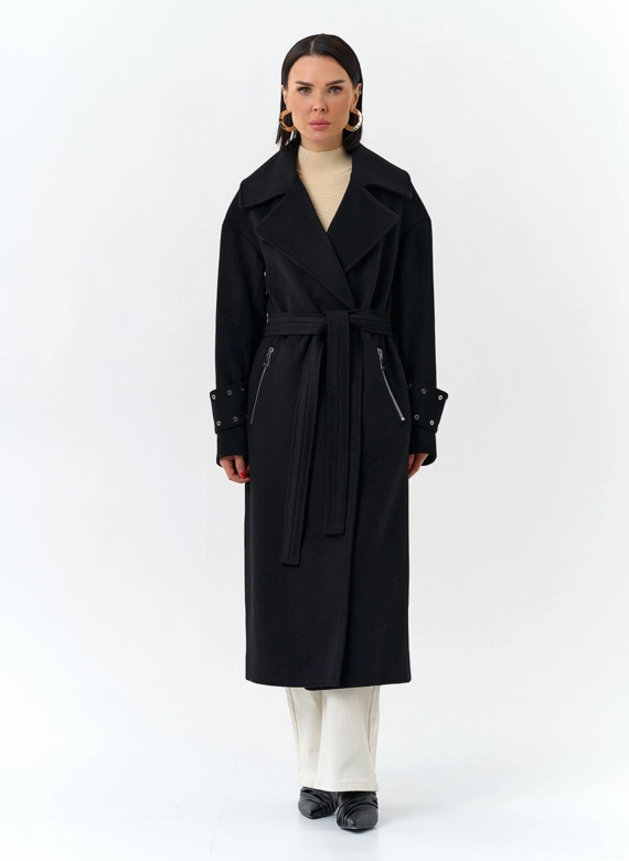 Женское пальто черного цвета