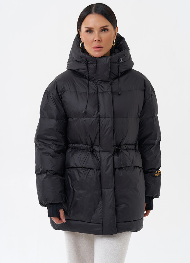 Женский пуховик черного цвета модель № 26112 меха малина