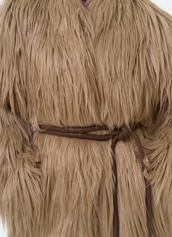 Женская шуба из эко меха с декоративным поясом