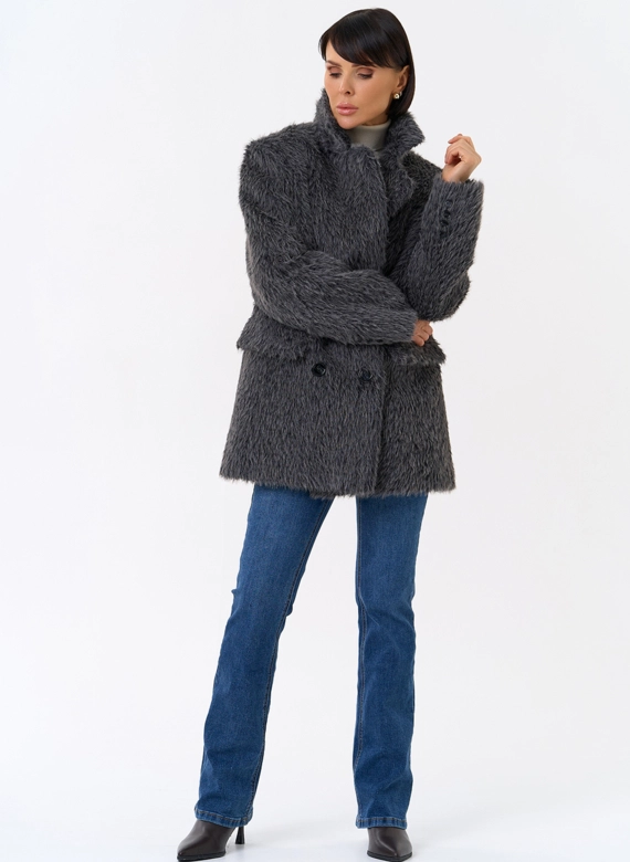 Женское утепленное пальто с английским воротником